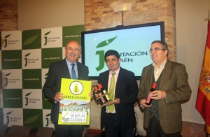 Presentación del logotipo de las aceiteras irrellenables en la Diputación Provincial de Jaén. 